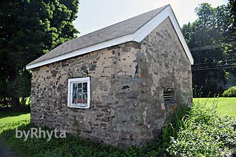 Smoke-House-Thatchers-Hill-b